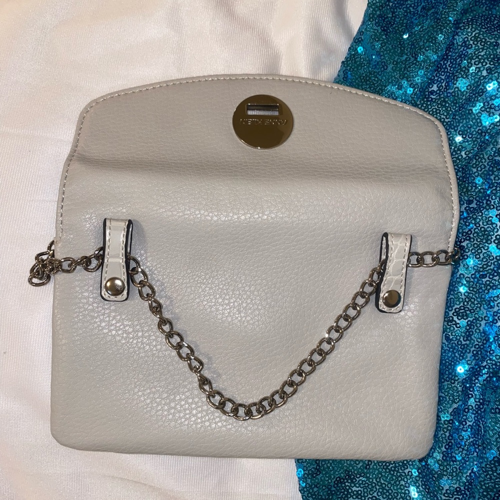 Anne Klein clutch bag with silver chain new with no tag. - Picture 4 of 12